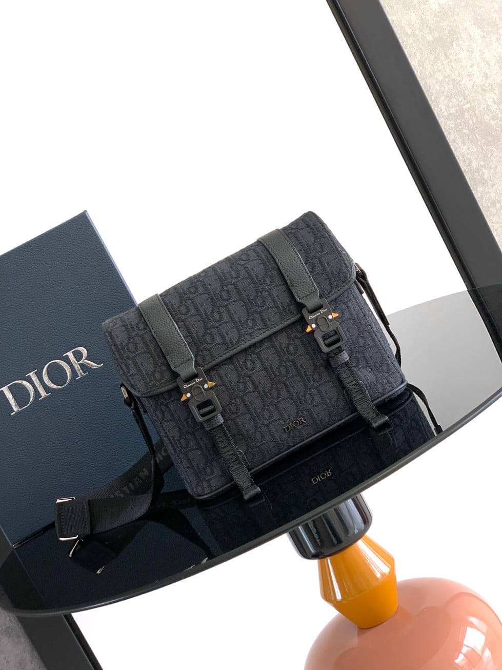 00119 Dior Man Bag
